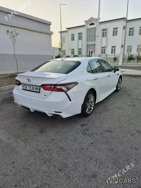 Toyota Camry, 2023 — фото 4
