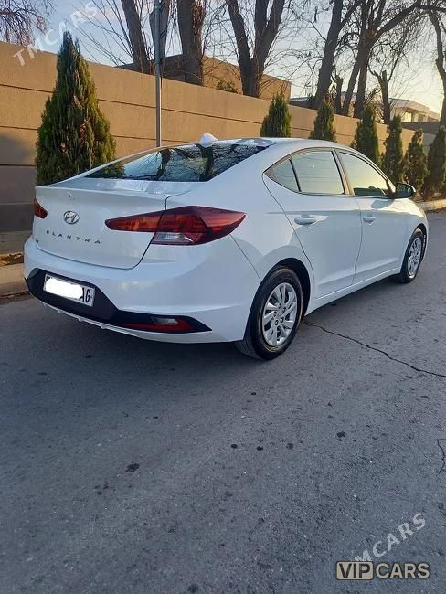 Hyundai Elantra, 2019