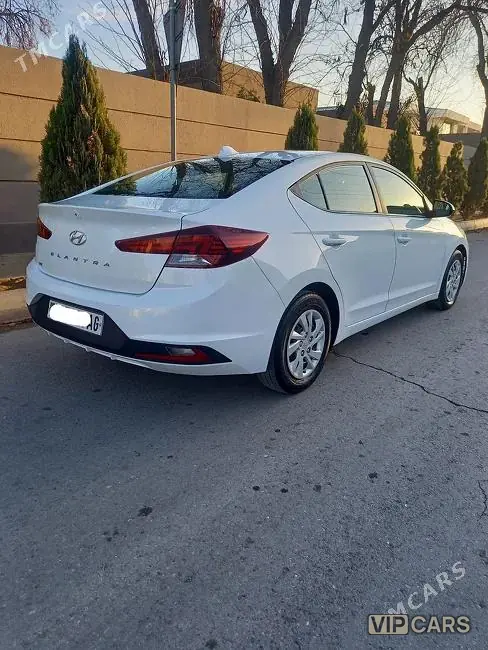 Hyundai Elantra, 2019 — фото 1