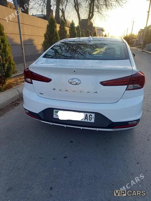 Hyundai Elantra, 2019