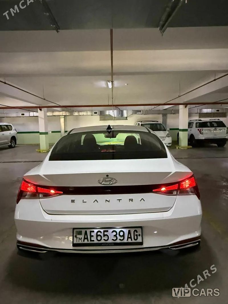 Hyundai Elantra, 2021