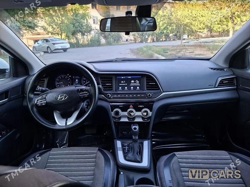 Hyundai Elantra, 2018