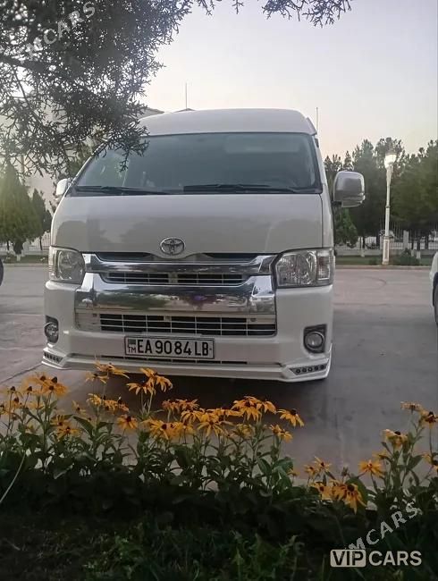 Toyota Hiace, 2015