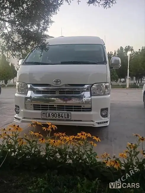 Toyota Hiace, 2015 — фото 1