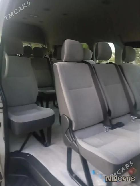 Toyota Hiace, 2015