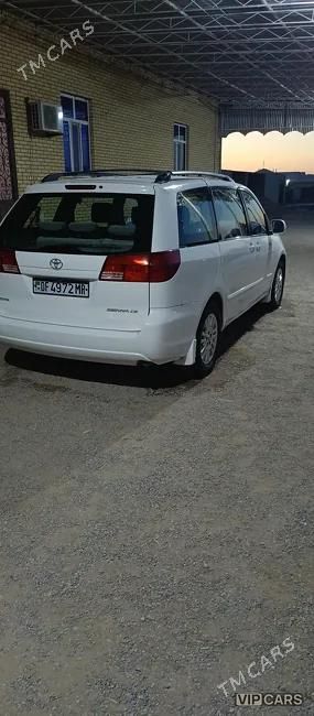 Toyota Sienna, 2005