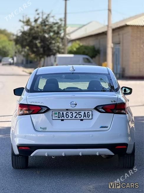 Nissan Versa, 2021