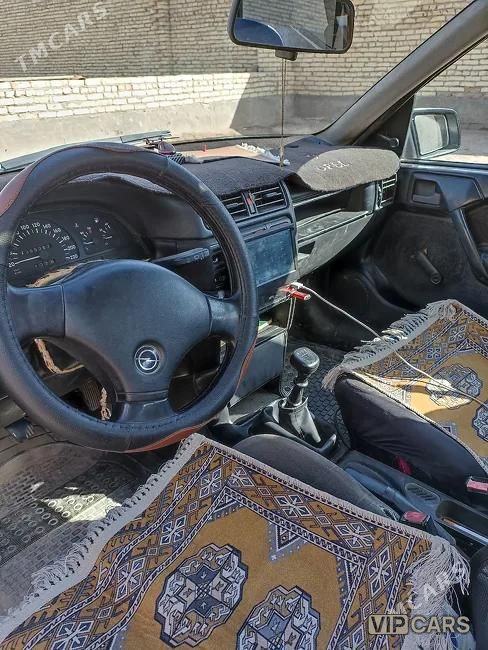 Opel Vectra, 1989
