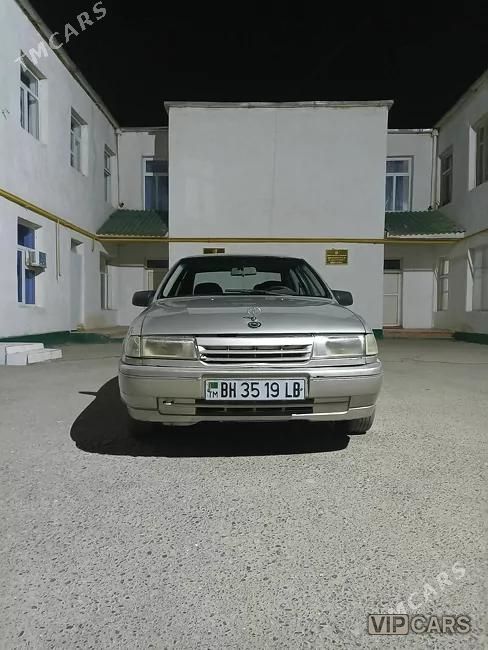 Opel Vectra, 1989