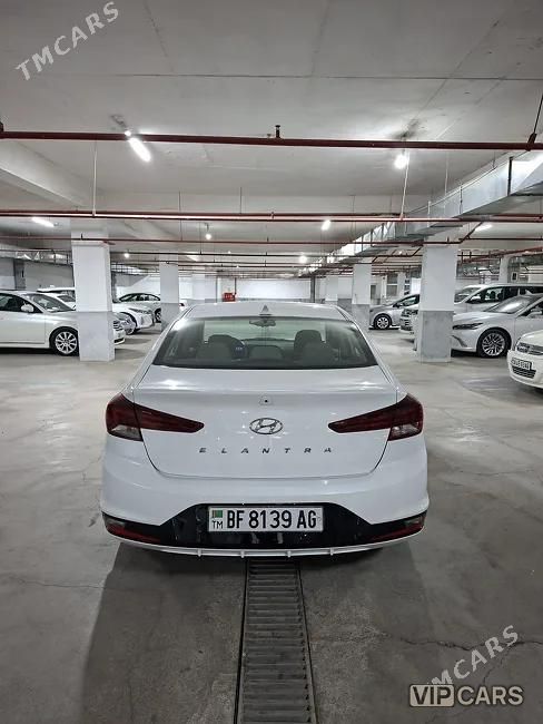 Hyundai Elantra, 2019