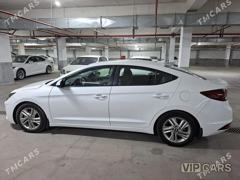 Hyundai Elantra, 2019