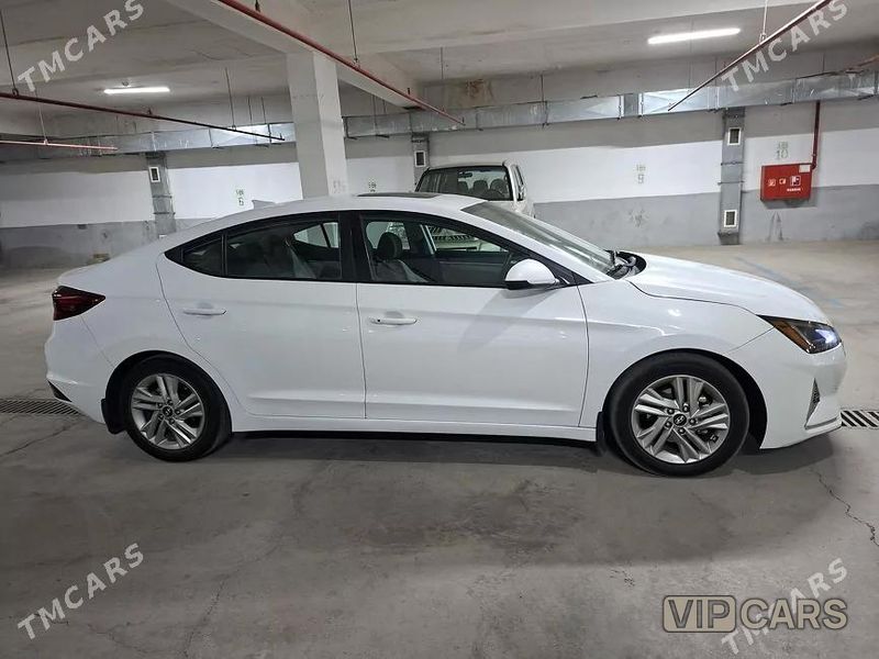Hyundai Elantra, 2019