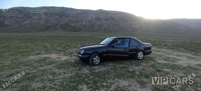 Mercedes-Benz E320, 1997