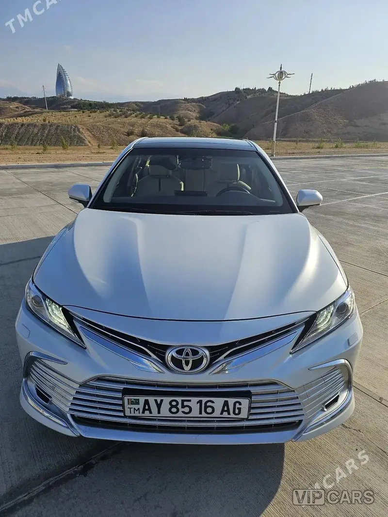 Toyota Camry, 2023 — фото 1
