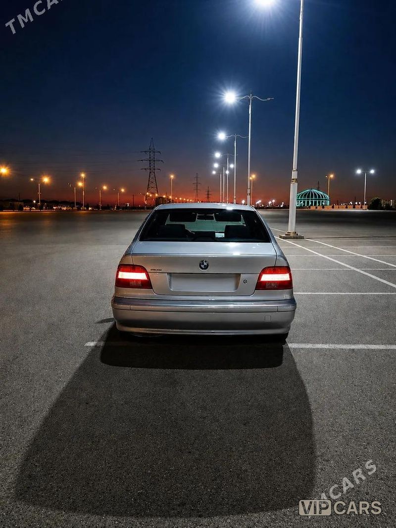 BMW 528, 2001