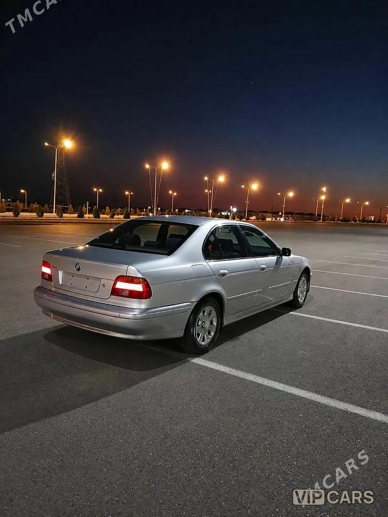 BMW 528, 2001