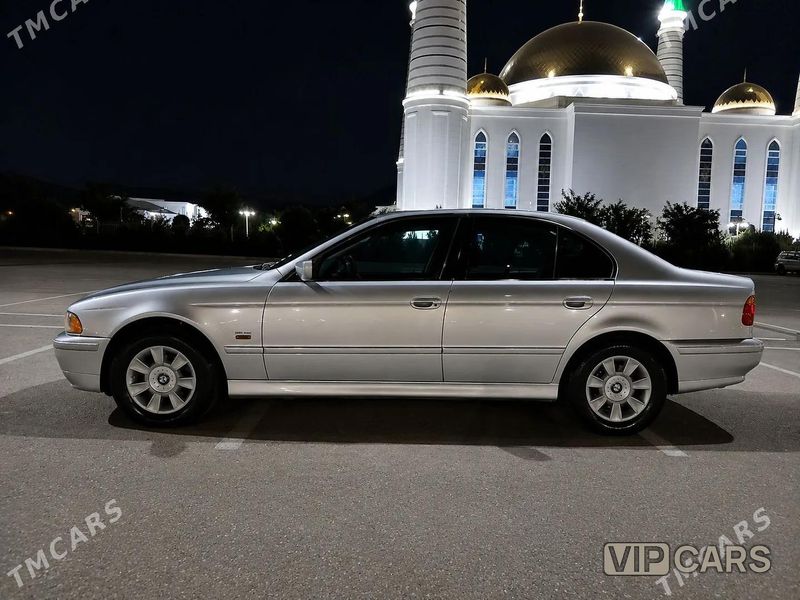 BMW 528, 2001