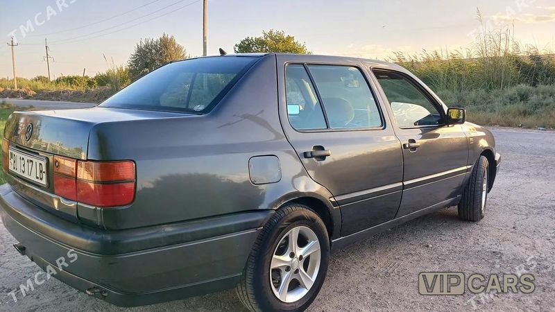 Volkswagen Vento, 1992