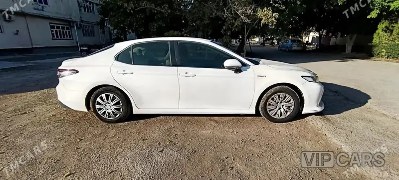 Toyota Camry Hybrid, 2022 — фото 2
