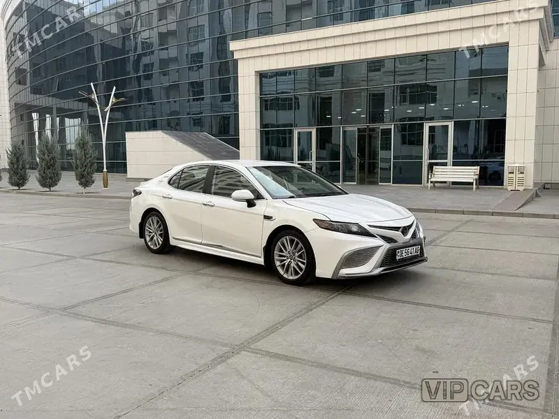 Toyota Camry, 2022 — фото 1