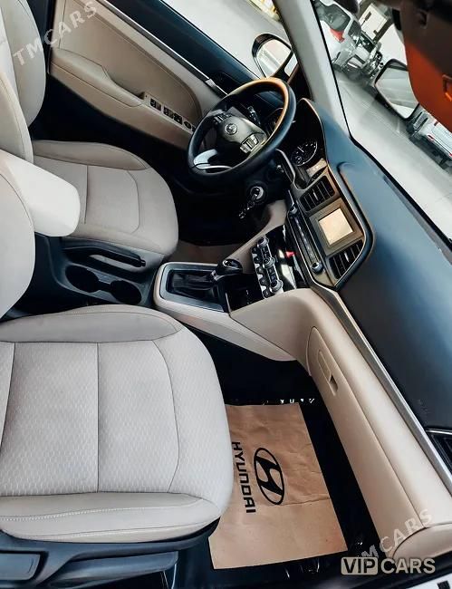 Hyundai Elantra, 2020