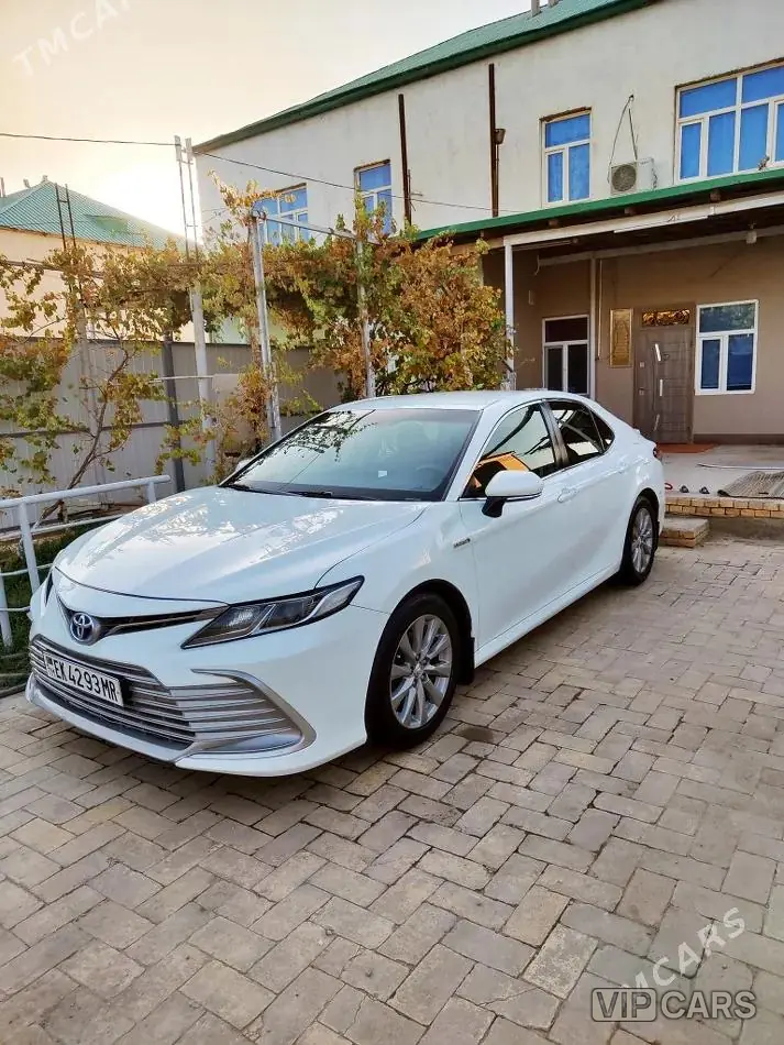 Toyota Camry Hybrid, 2021 — фото 1