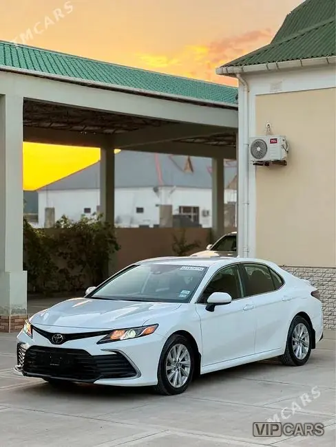 Toyota Camry, 2022 — фото 1