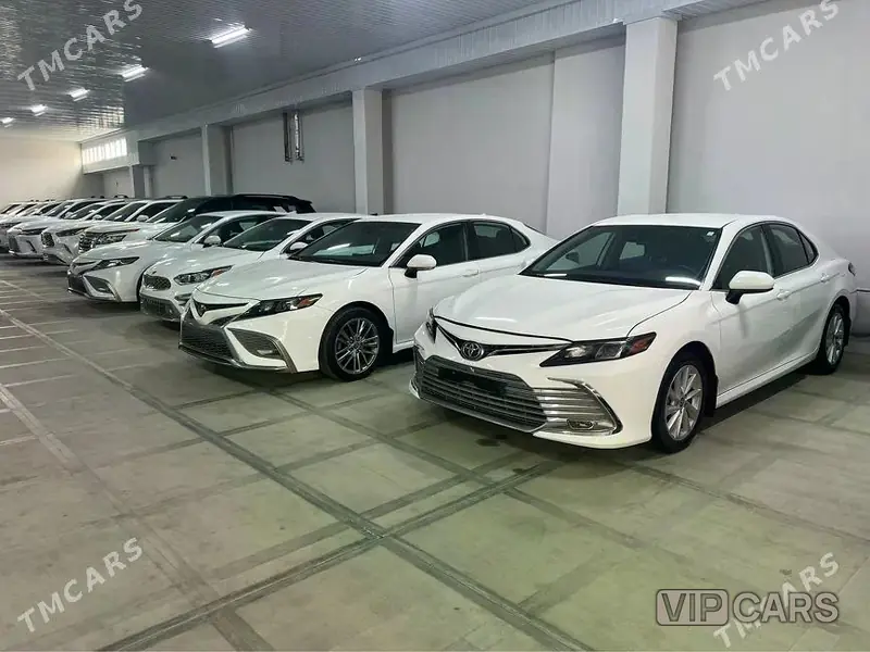 Toyota Camry, 2023 — фото 2