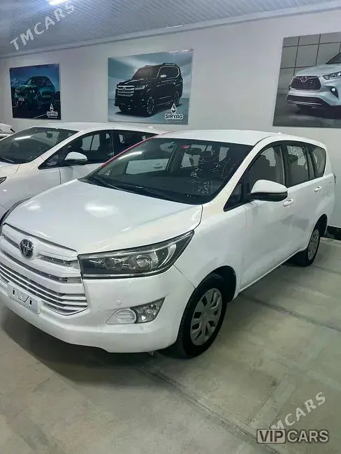 Toyota Innova, 2022 — фото 4