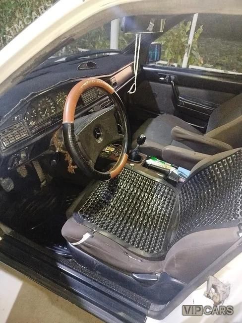 Mercedes-Benz 190E, 1984