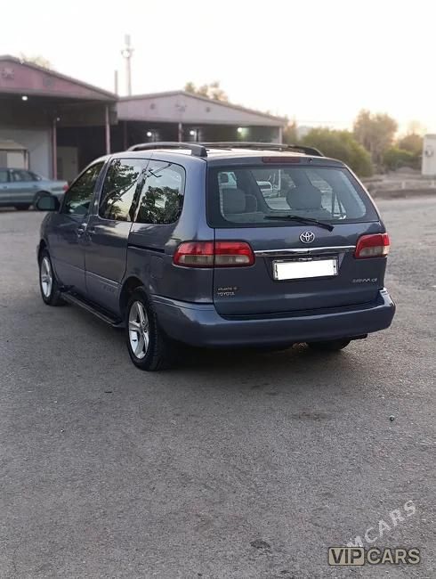 Toyota Sienna, 2002