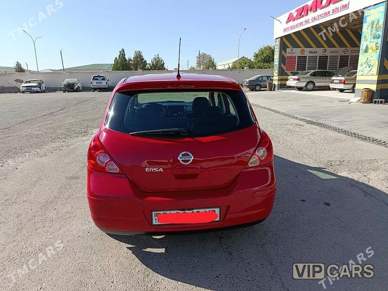 Nissan Versa, 2010