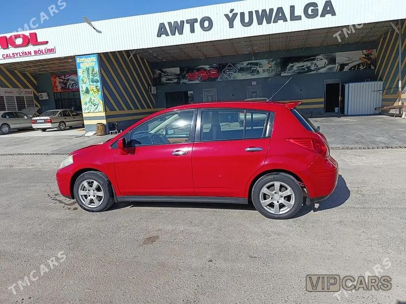 Nissan Versa, 2010