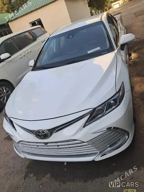 Toyota Camry, 2023 — фото 2