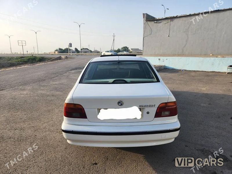 BMW 528, 1998