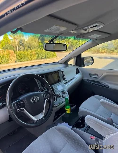 Toyota Sienna, 2016