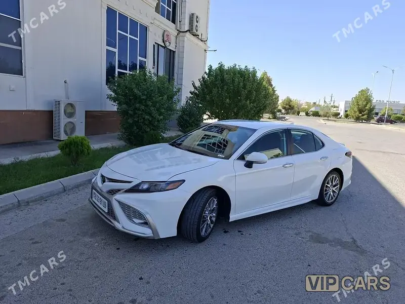 Toyota Camry, 2023 — фото 2