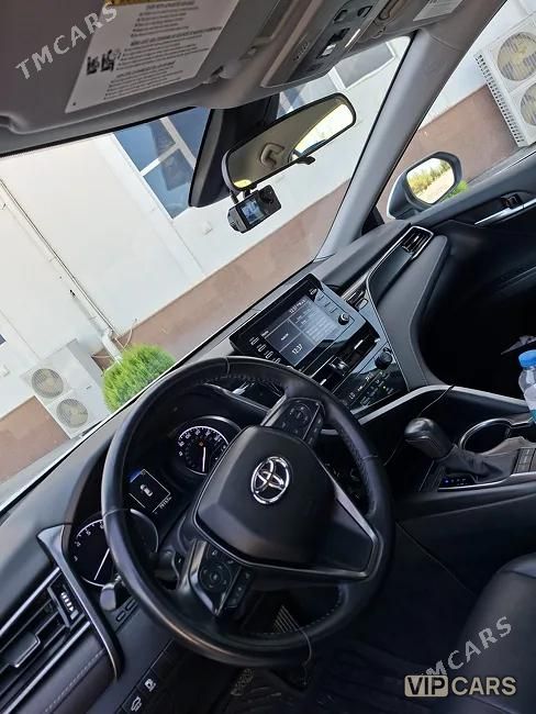 Toyota Camry, 2023