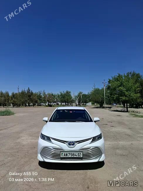 Toyota Camry Hybrid, 2021
