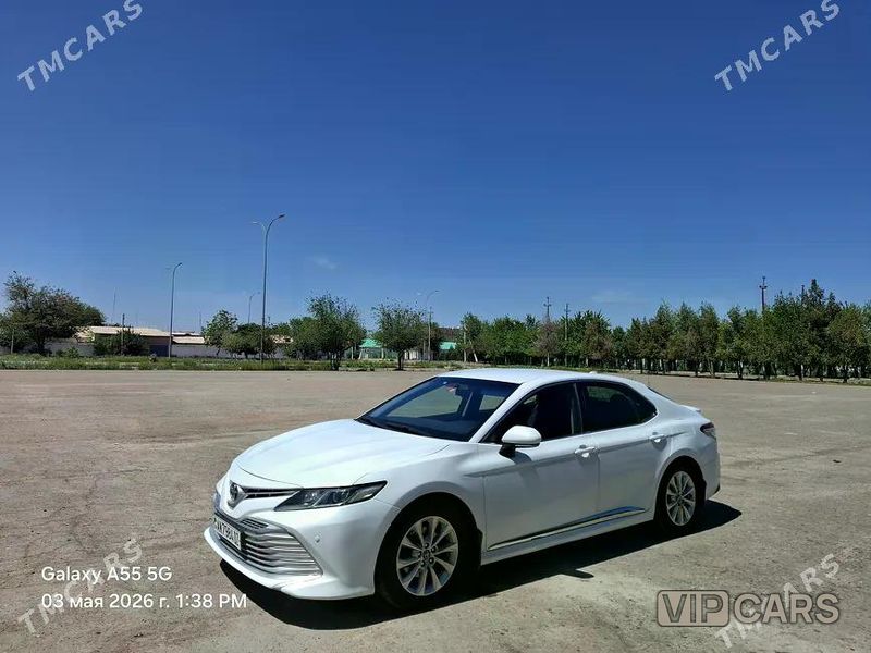 Toyota Camry Hybrid, 2021