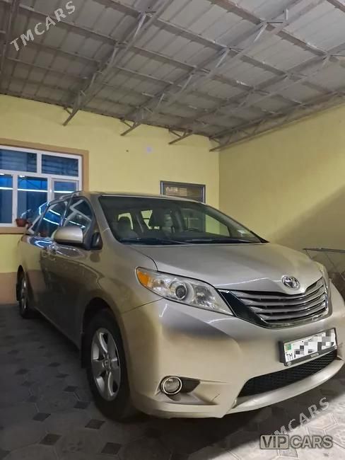 Toyota Sienna, 2016