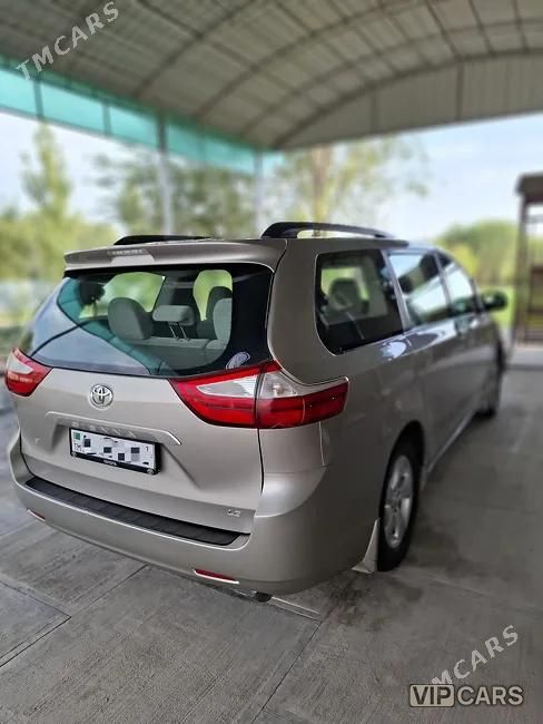 Toyota Sienna, 2016