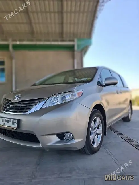 Toyota Sienna, 2016 — фото 5