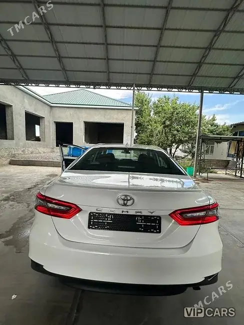 Toyota Camry, 2022 — фото 1