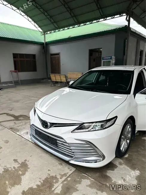Toyota Camry, 2022 — фото 2