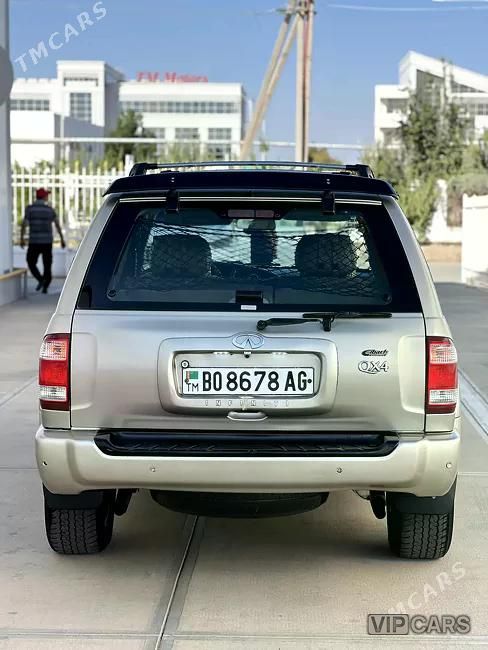 Infiniti QX4, 2001