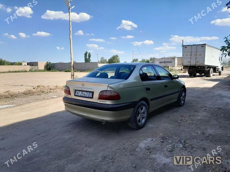 Toyota Avensis, 2002
