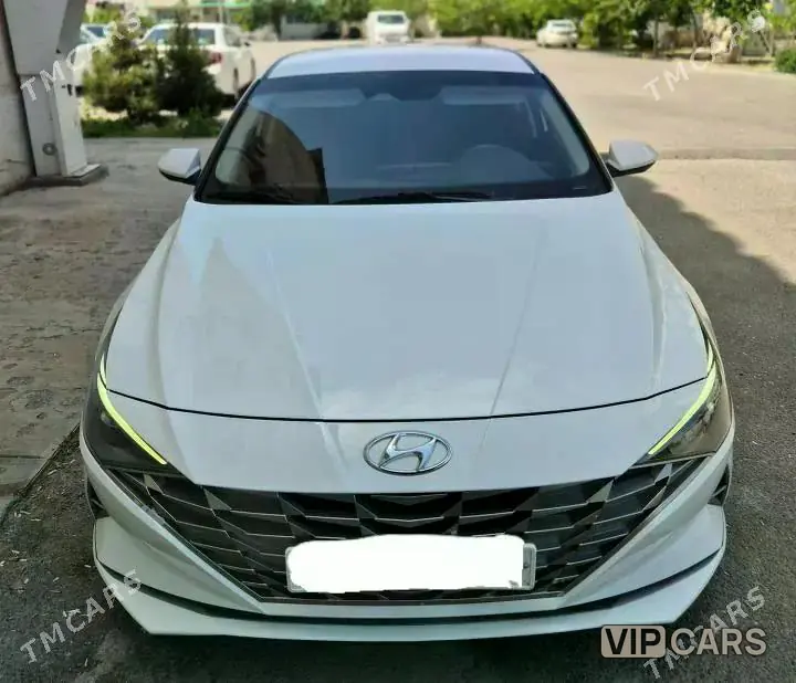 Hyundai Elantra, 2022 — фото 1