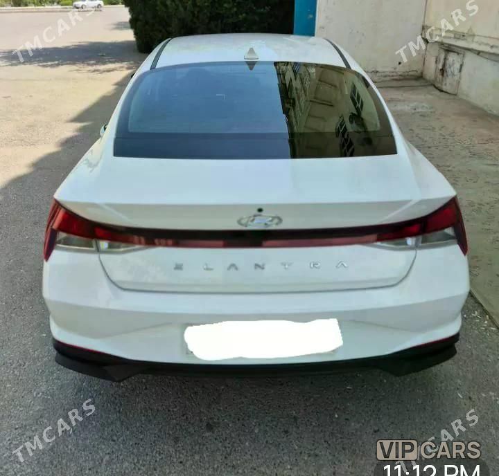 Hyundai Elantra, 2022