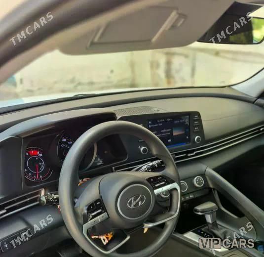 Hyundai Elantra, 2022